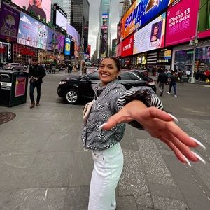 Meet your Posher, Cayln